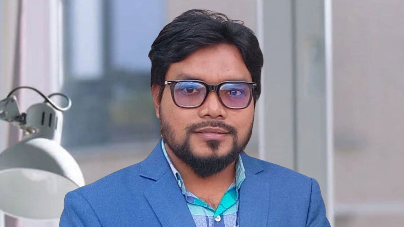 স্বরাষ্ট্রমন্ত্রীকে নিয়ে ফেসবুক ইভেন্টে ‘ইন্টারেস্টেড’ ক্লিকে বরখাস্ত হলেন বিশ্ববিদ্যালয় কর্মকর্তা