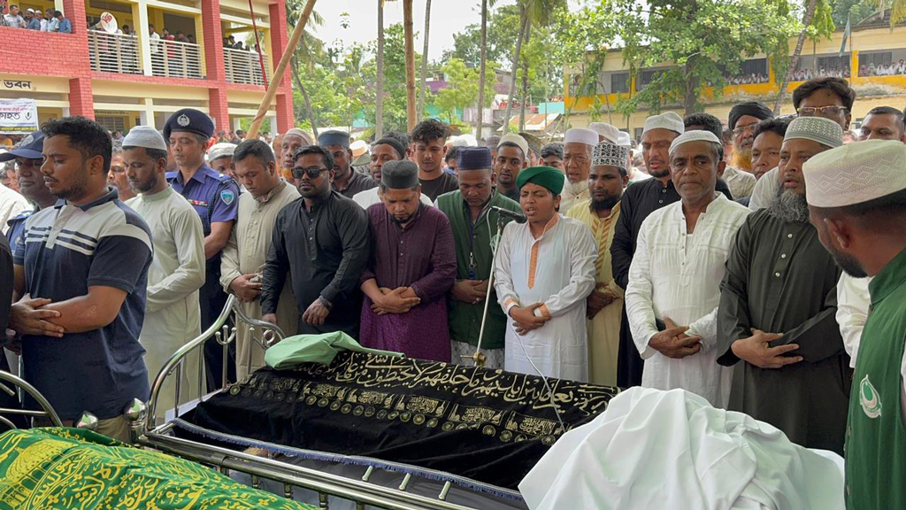 ওমানে গাড়িতে চার ভাইয়ের মরদেহ: রাঙ্গুনিয়ায় জানাজা পড়ালেন একমাত্র জীবিত ভাই