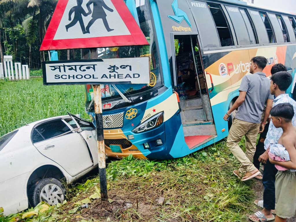 পটিয়ায় বাস-প্রাইভেট কারের মুখোমুখি সংঘর্ষ, আহত ৫