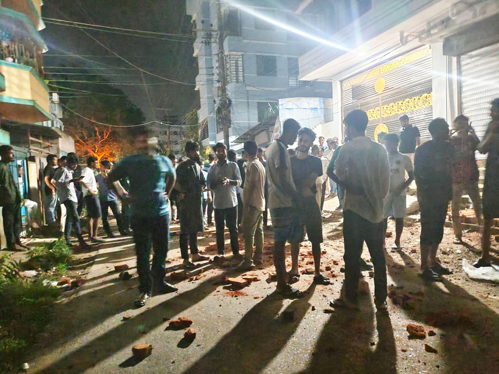চবিতে স্থানীয়দের হামলায় ৭০ শিক্ষার্থী আহত