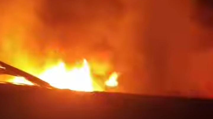 বোয়ালখালীতে আগুনে পুড়ল গোয়ালঘরসহ ৩ বসতঘর, দগ্ধ হয়ে ৩ গরুর মৃত্যু