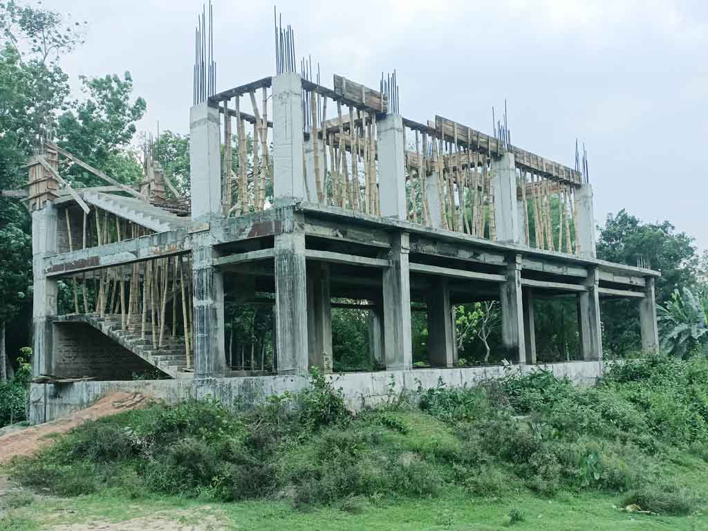 কোটি টাকার বিদ্যালয় ভবন: ৪ বছরেও হয়নি দ্বিতীয় তলার ছাদ