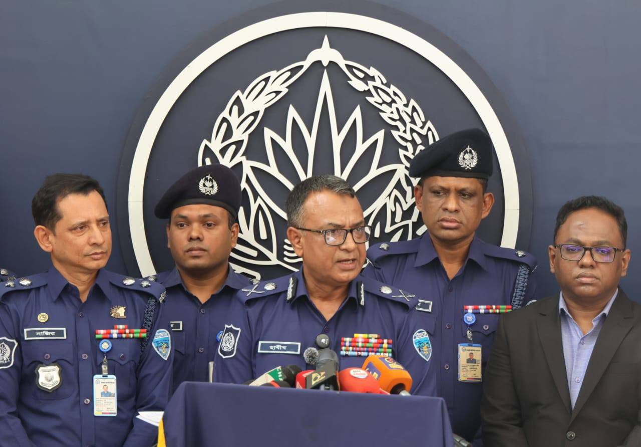 ‘সাম্প্রদায়িক উত্তেজনা সৃষ্টি করতে পরিকল্পিতভাবে হিন্দুদের বাড়িতে আগুন’