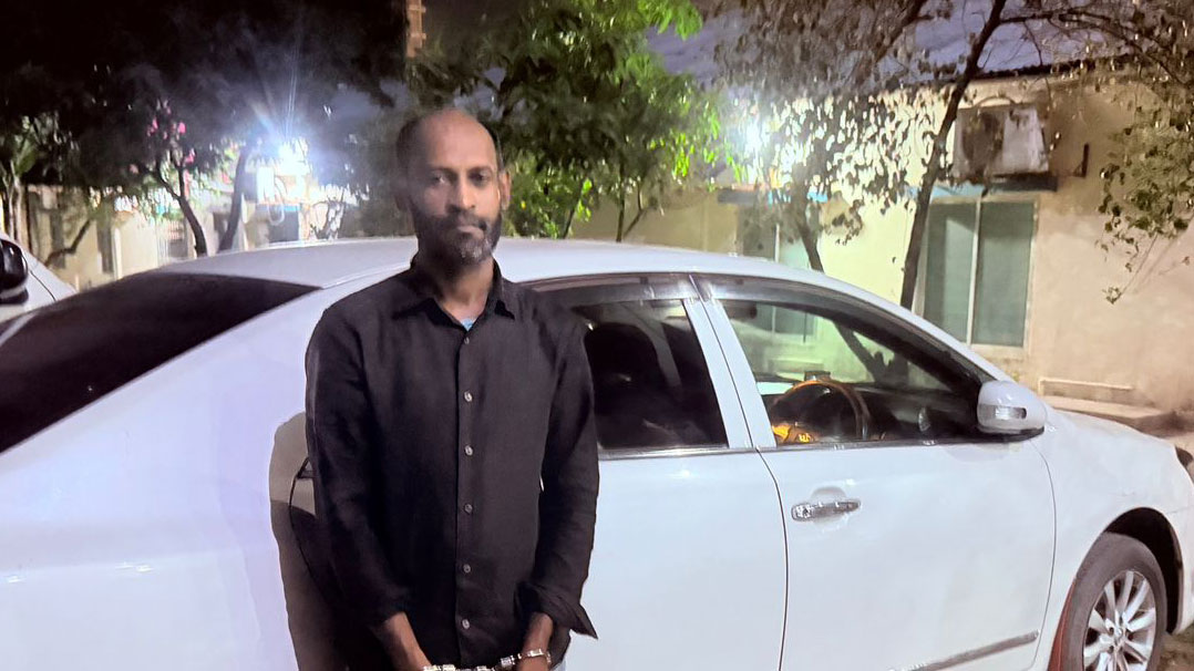 চট্টগ্রামে প্রকৌশলীর বাসভবন থেকে চুরি প্রাইভেট কার উদ্ধার, গ্রেপ্তার ১