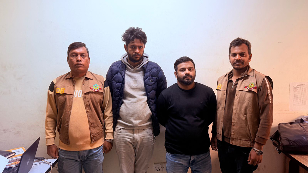 চট্টগ্রামে ৩৫ সোনার বার ছিনতাই: বহিষ্কৃত ছাত্রদল নেতা বার্মা সাইফুলসহ গ্রেপ্তার ৪