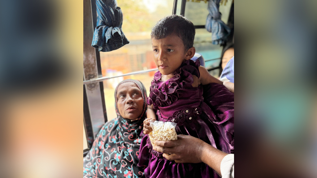 সড়ক থেকে উদ্ধার সেই শিশু দাদির জিম্মায়, বাবা কারাগারে