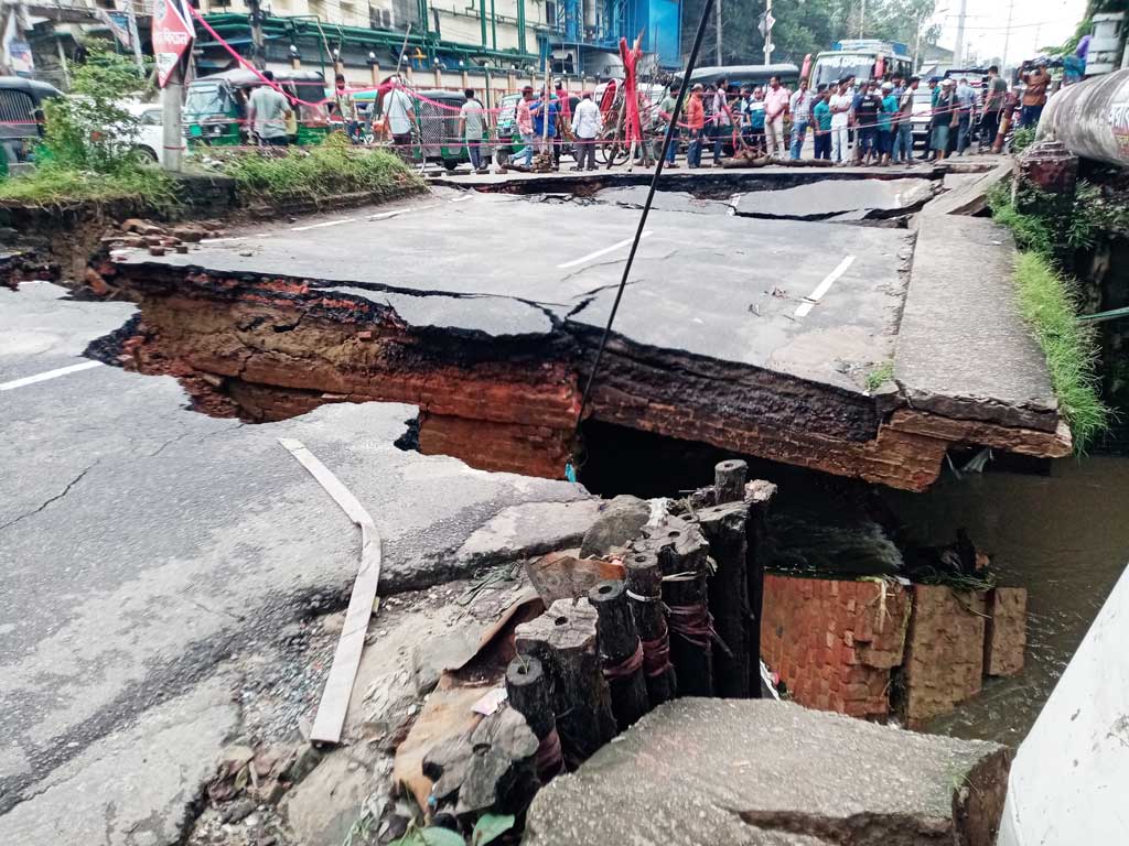 চট্টগ্রামে সেতু ধসের ঘটনায় ৪ সদস্যের তদন্ত কমিটি