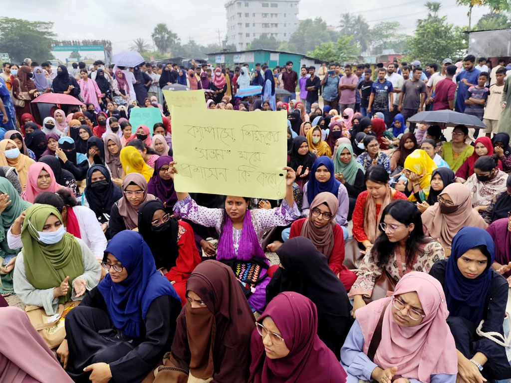 অপ্রতিম হত্যার ঘটনায় মামলা করলেন বাবা, অবরোধ তুলে নিলেন শিক্ষার্থীরা