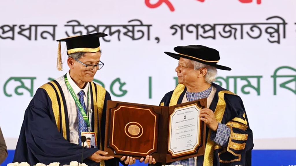 প্রধান উপদেষ্টাকে ডি লিট ডিগ্রি দিল চট্টগ্রাম বিশ্ববিদ্যালয়