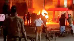 কিউবায় ক্ষমতাসীন কমিউনিস্ট পার্টির কার্যালয়ে নজিরবিহীন ভাঙচুর-অগ্নিসংযোগ