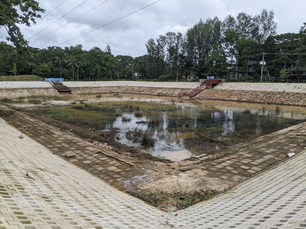 ১৫ দিনে ৩ শিক্ষার্থীর মৃত্যু: সেচে ফেলা হলো চুয়েটের সেই পুকুর, কমানো হবে গভীরতা