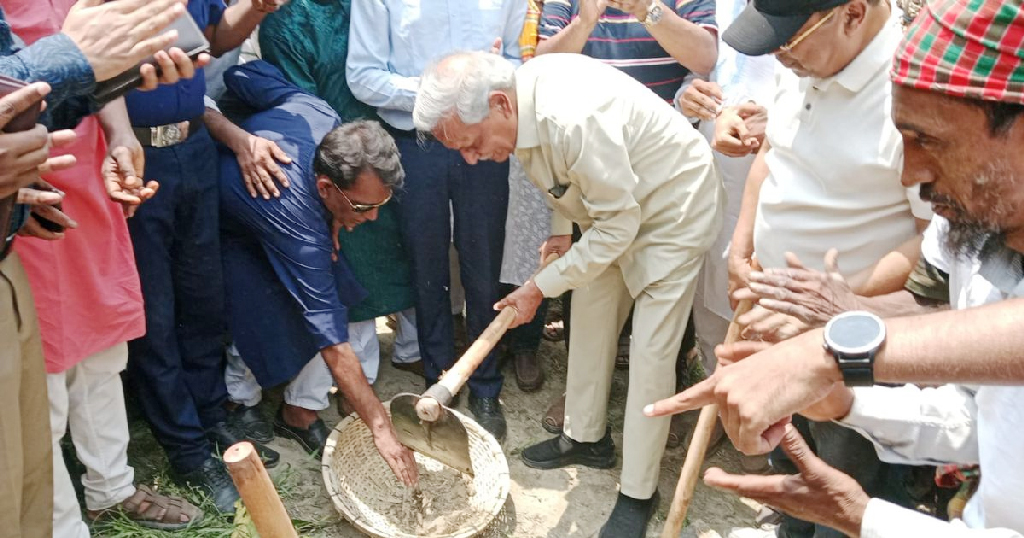 বোয়ালমারীতে খাল খনন কর্মসূচির উদ্বোধন করলেন সংস্কৃতিমন্ত্রী