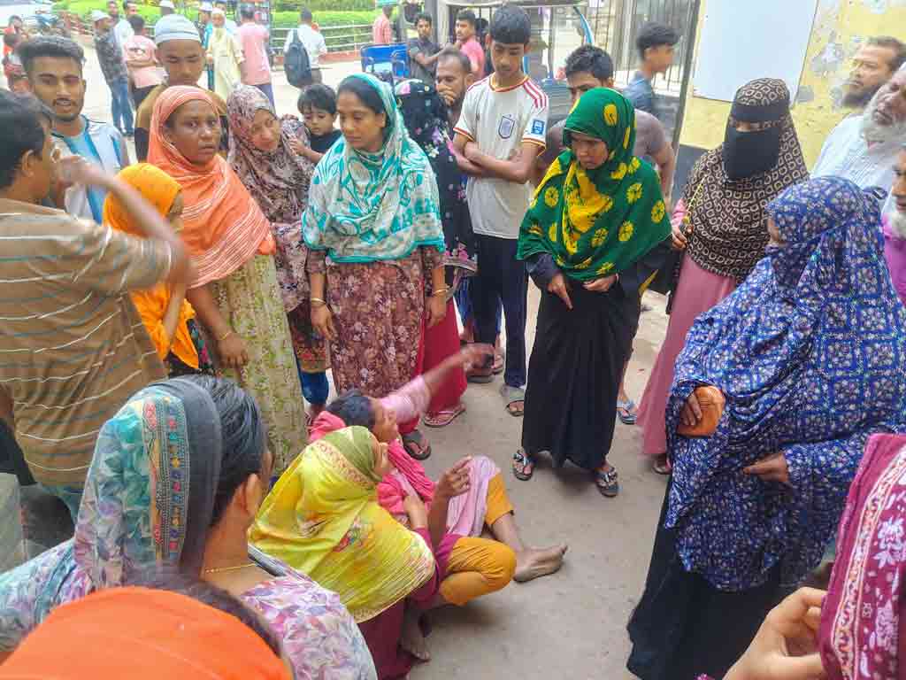 বাঁশ কাটা নিয়ে দ্বন্দ্বে প্রকাশ্যে দিনমজুরকে কুপিয়ে হত্যা