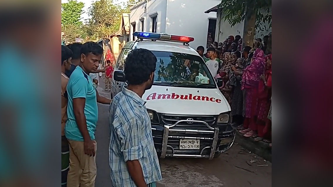 মেঘনায় ট্রলারডুবি: নিখোঁজ ৪ জনের ৩ মরদেহ উদ্ধার, জানাজা শেষে দাফন সম্পন্ন