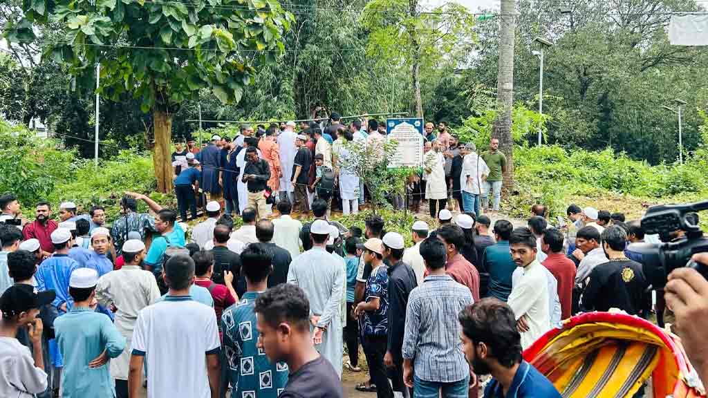 দ্বিতীয় জানাজা শেষে গন্ধমতিতে চিরনিদ্রায় অপ্রতিম, দুপুরে পুলিশের সংবাদ সম্মেলন