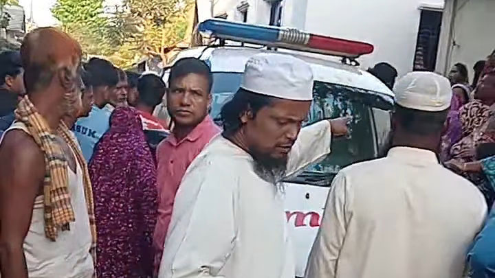 মেঘনা নদীতে ট্রলারডুবি: নিখোঁজ চারজনের মধ্যে সামিয়ার লাশ উদ্ধার