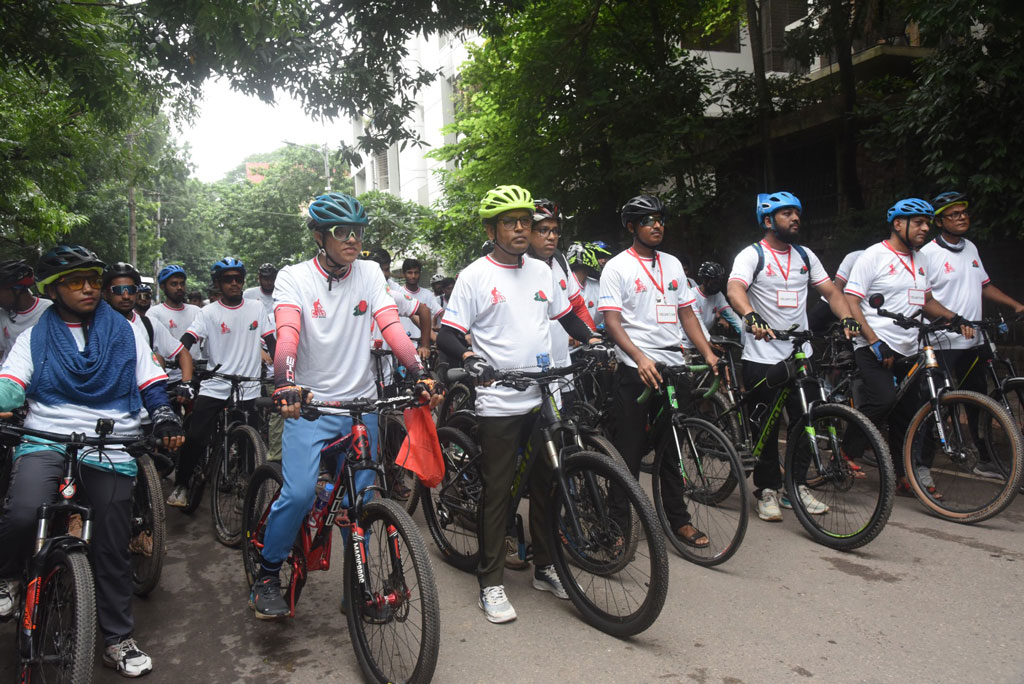 জুলাই অভ্যুত্থানের বর্ষপূর্তিতে ডিএসসিসির সাইকেল র‍্যালি