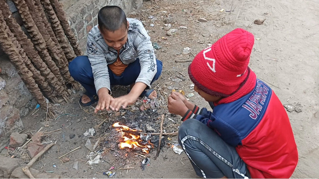 হাড়কাঁপানো শীতে কাঁপছে জীবননগর, এক দিনেই তাপমাত্রা কমল ৪ ডিগ্রি
