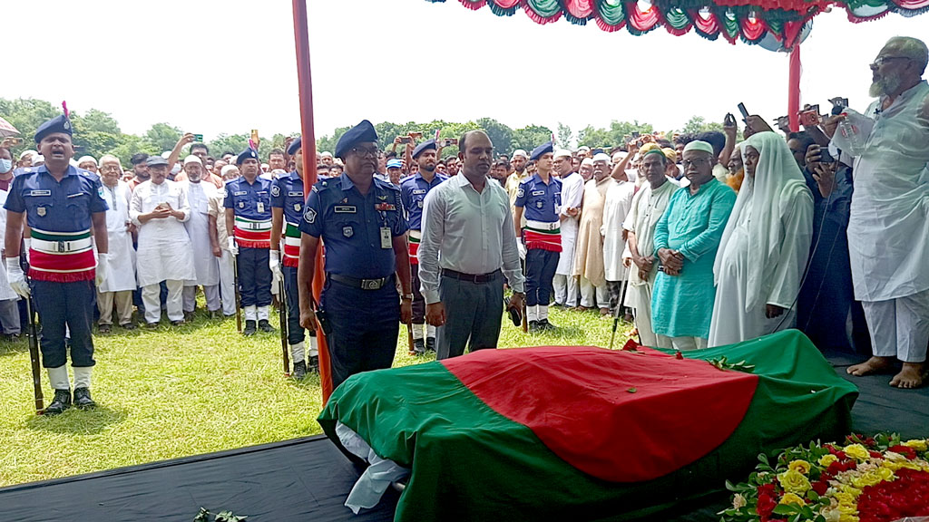 সাবেক এমপি জোয়ার্দ্দারের জানাজায় মানুষের ঢল