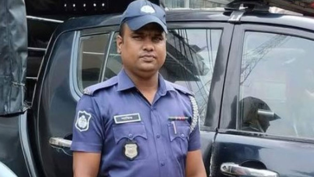 দর্শনায় কনস্টেবলের ঝুলন্ত লাশ উদ্ধার: এক মাস পর ৭ সহকর্মীর নামে হত্যা মামলা