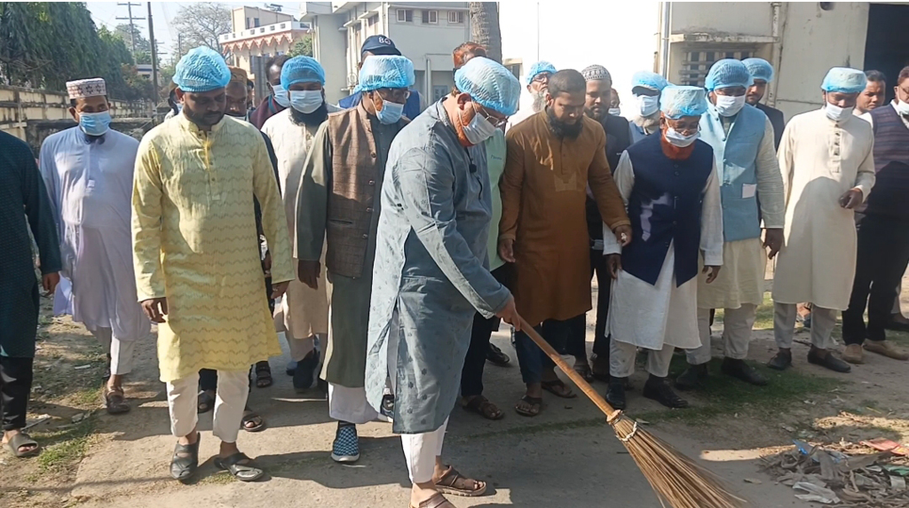 জীবননগর স্বাস্থ্য কমপ্লেক্সে এমপি রুহুল আমিনের পরিচ্ছন্নতা অভিযান, অপারেশন চালুর আশ্বাস