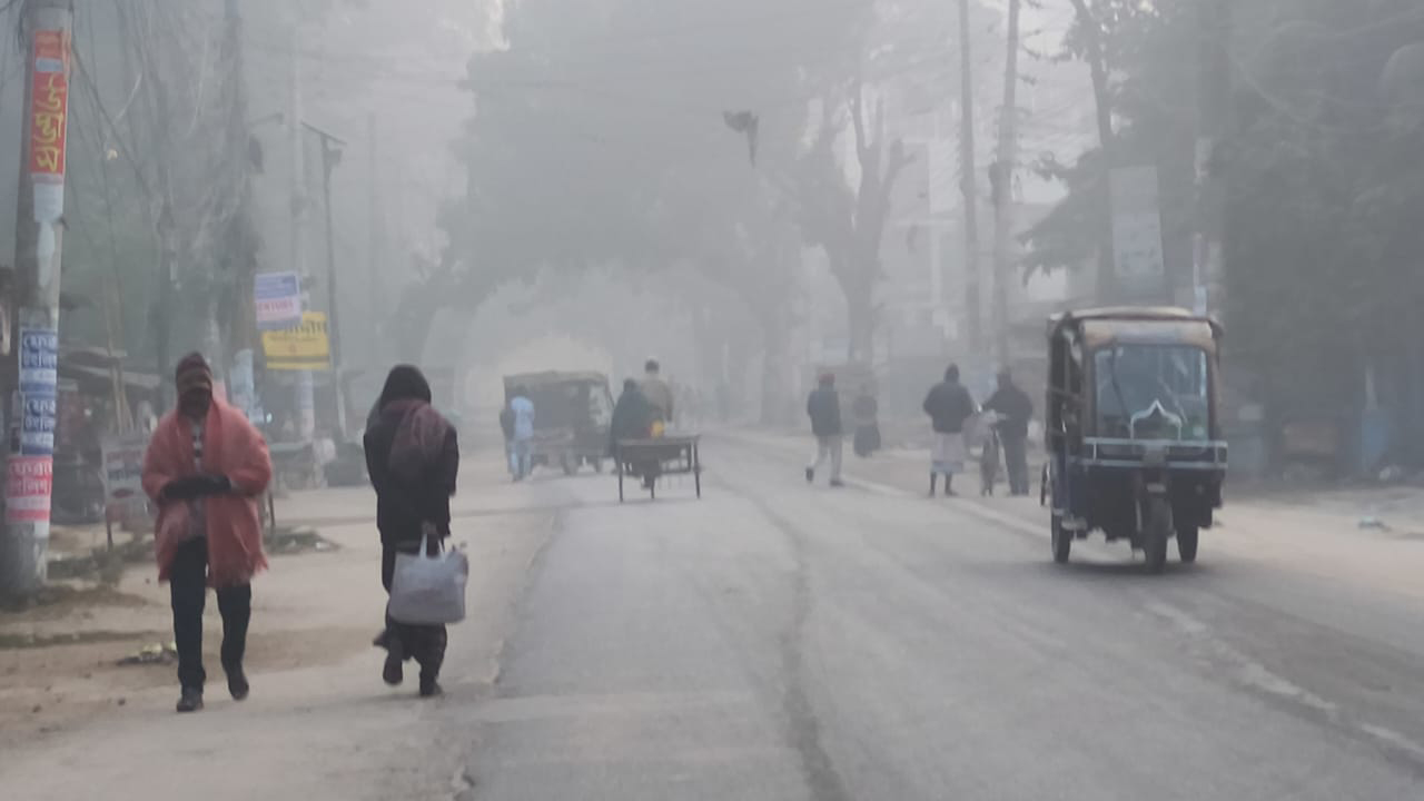 ৫ দিন সূর্যহীন চুয়াডাঙ্গা: মাঝারি শৈত্যপ্রবাহে বিপন্ন জনজীবন