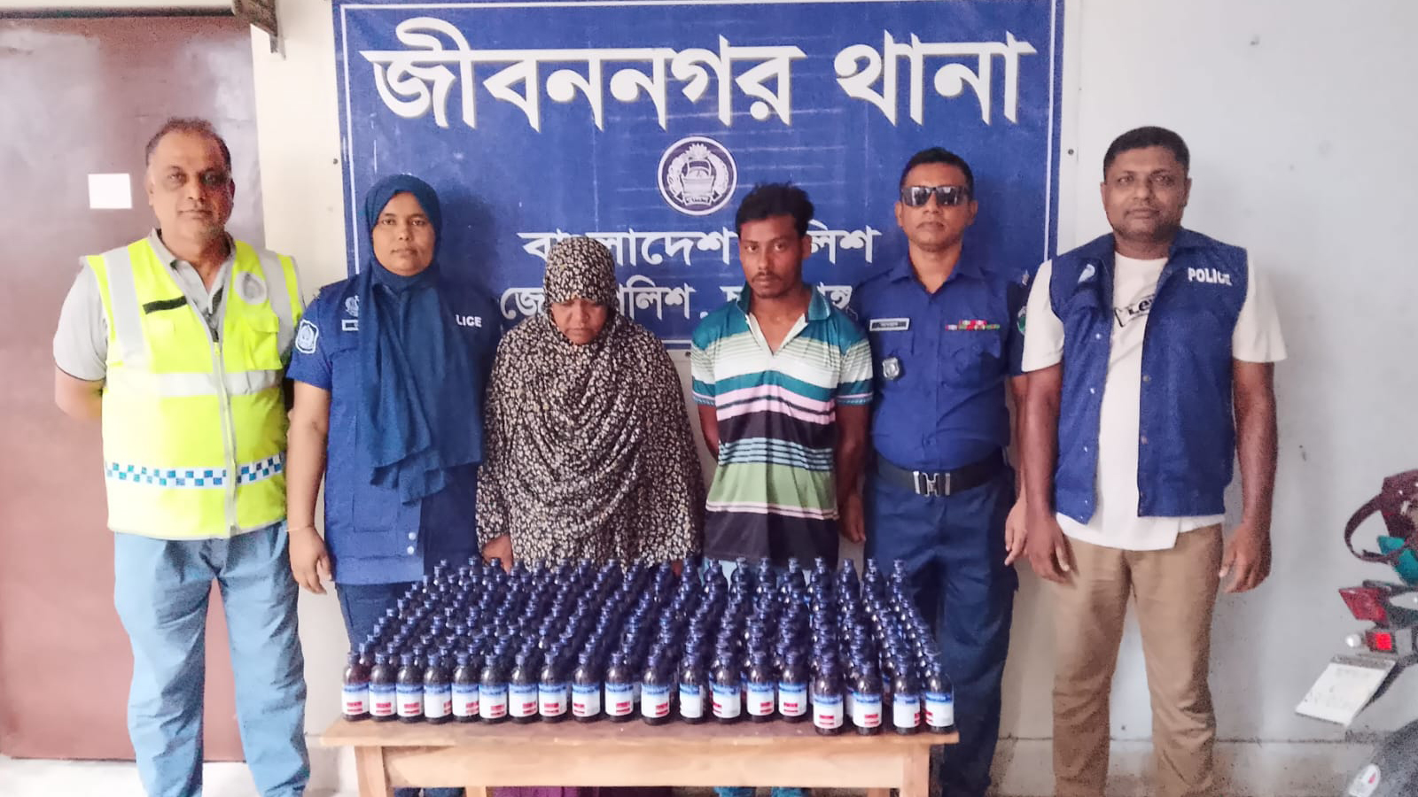 জীবননগরে ২৩১ বোতল ভারতীয় এস্কাফ জব্দ, আটক ২