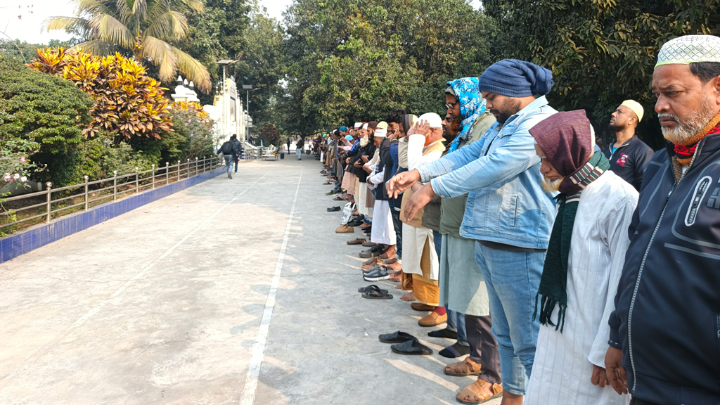 দ্বিতীয় জানাজা শেষে ডাবলুর দাফন, ‘হত্যার’ বিচারের দাবি পরিবার ও নেতাদের