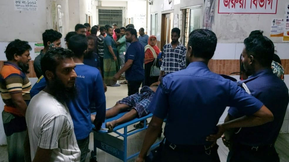 তেলবাহী ট্যাংকার ও ইজিবাইকের সংঘর্ষে তিনজন নিহত