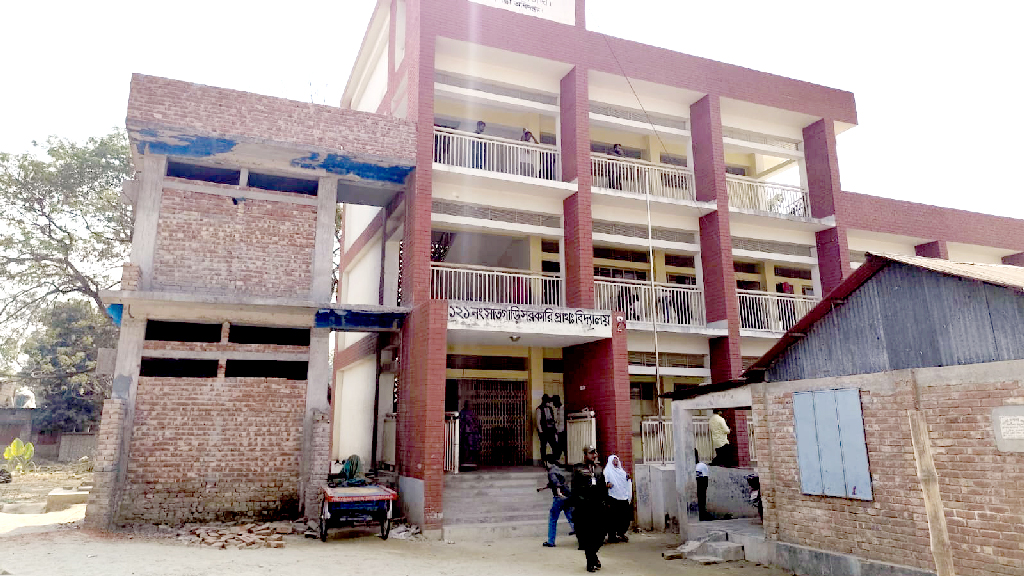 চুয়াডাঙ্গায় ব্যালট বইয়ে ৯৯ পেপার কম থাকার অভিযোগ