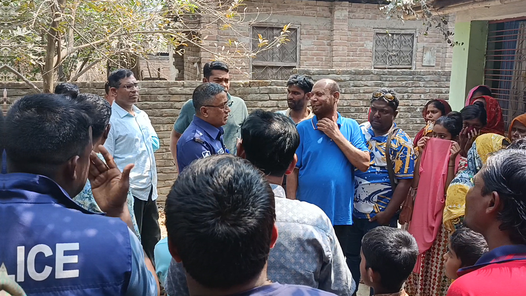 পটকা তৈরির সময় বিস্ফোরণে ৩ শিশু দগ্ধ, একজনের হাতের আঙুল বিচ্ছিন্ন