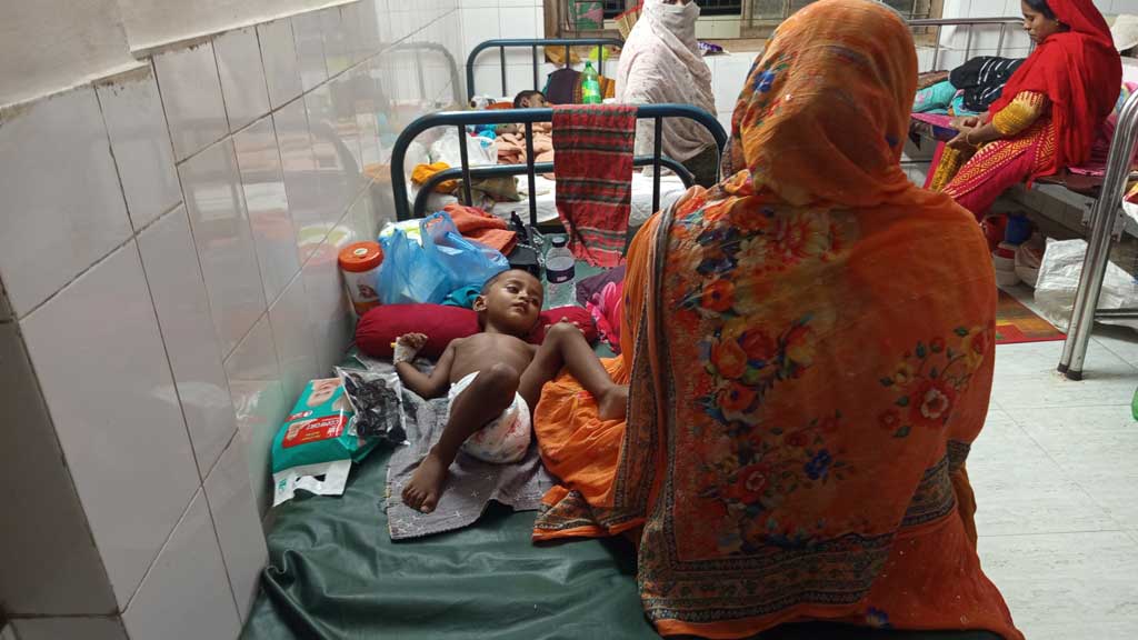চুয়াডাঙ্গায় হাজী বিরিয়ানি খেয়ে তিন পরিবারের ৯ জন হাসপাতালে