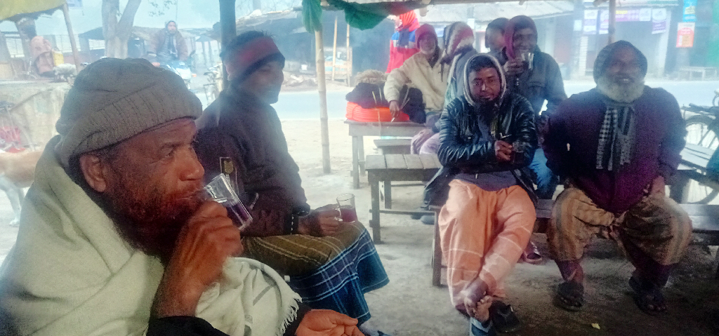 গাংনীতে চায়ের দোকানে জমেছে ভোটের আলাপ