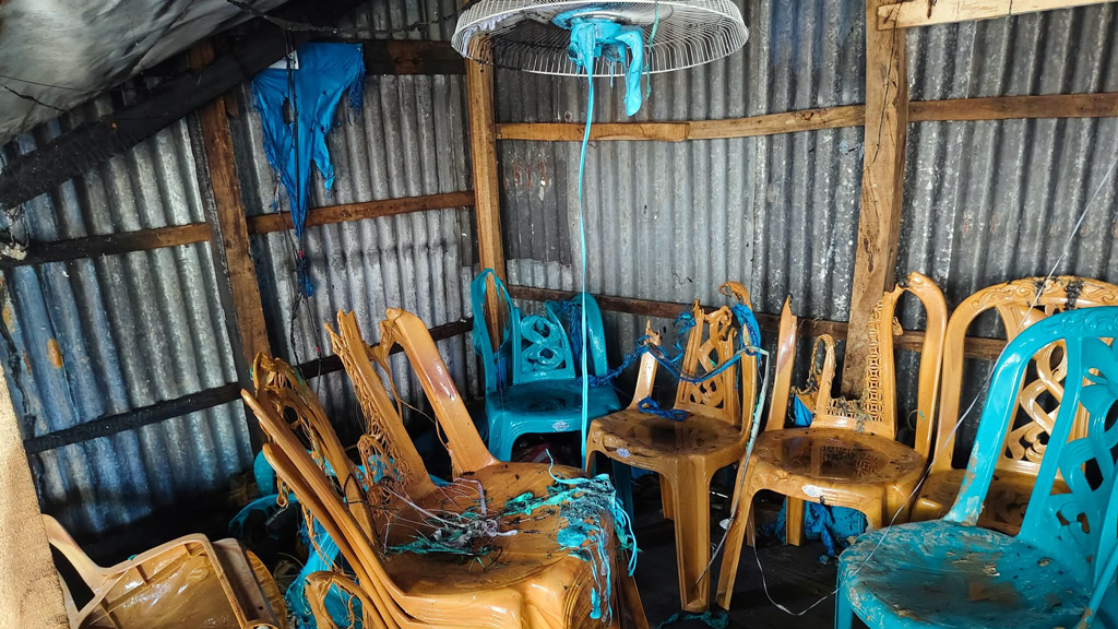 গৌরনদীতে ওয়ার্ড বিএনপির কার্যালয়ে আগুন