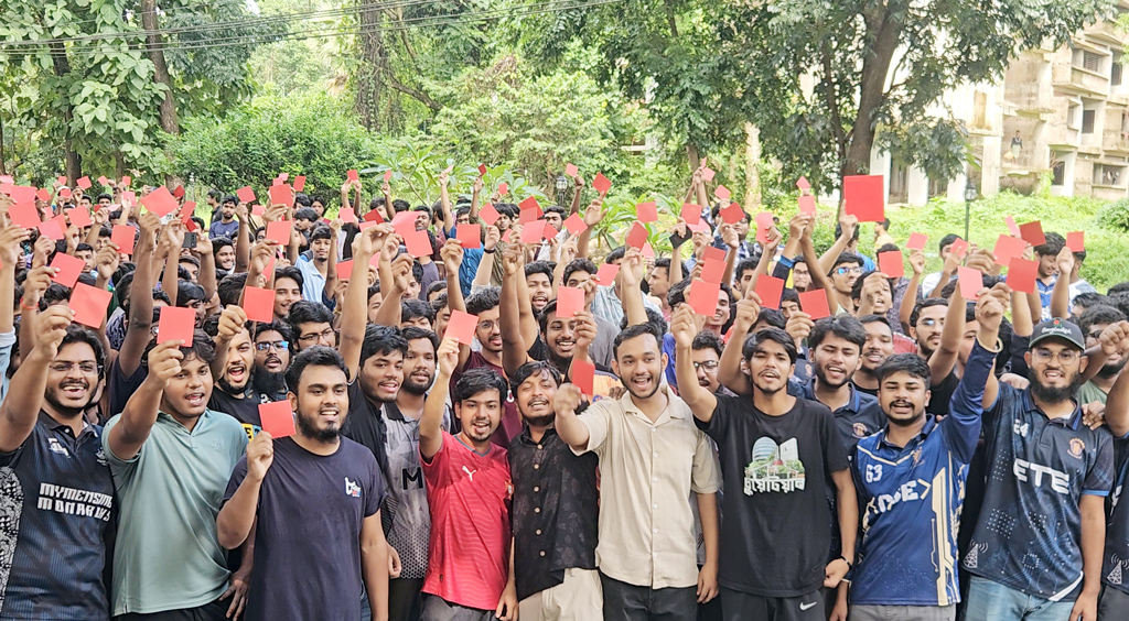চুয়েটে আন্দোলনের পঞ্চম দিন, নতুন উপাচার্যকে ‘লাল কার্ড’ শিক্ষার্থীদের