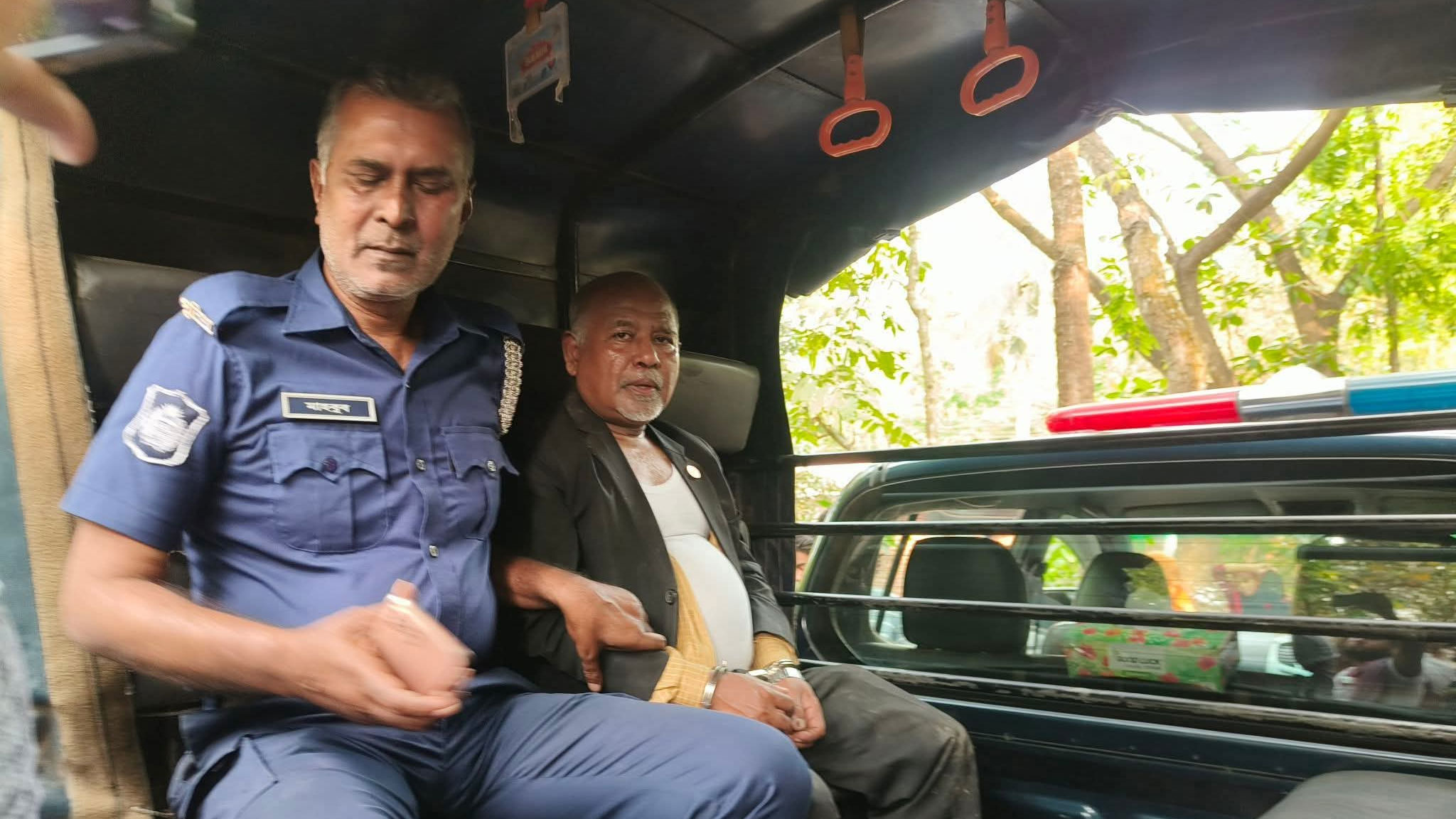 ফরিদপুরে ছোট ভাইকে গুলি করে হত্যা, আ.লীগ নেতা আটক