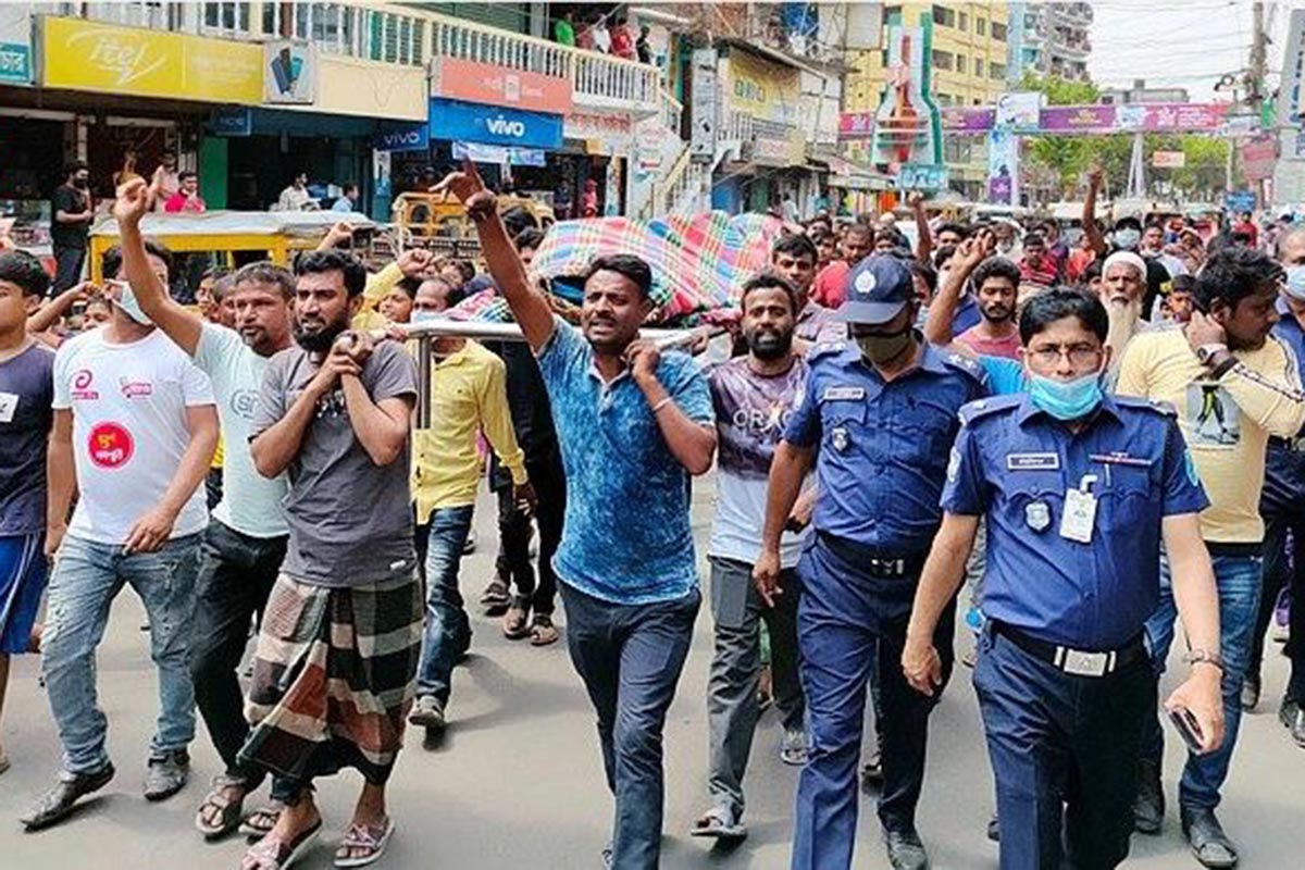 মুন্সিগঞ্জে দুই গ্রুপের সংঘর্ষে নিহত ৩, লাশ নিয়ে মিছিল  