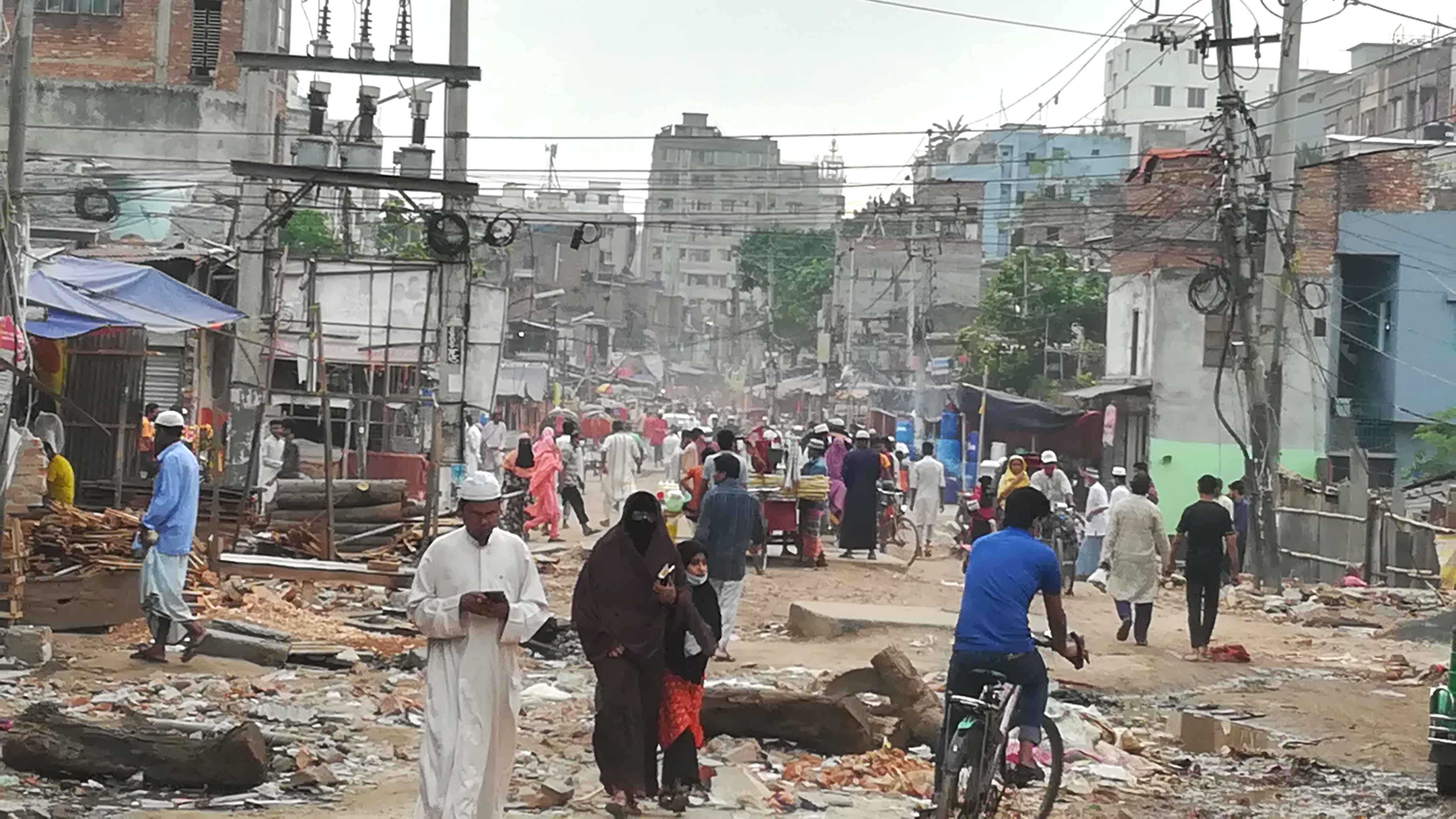 ‌যেখানে নেই করোনা বিধিনিষেধের বালাই