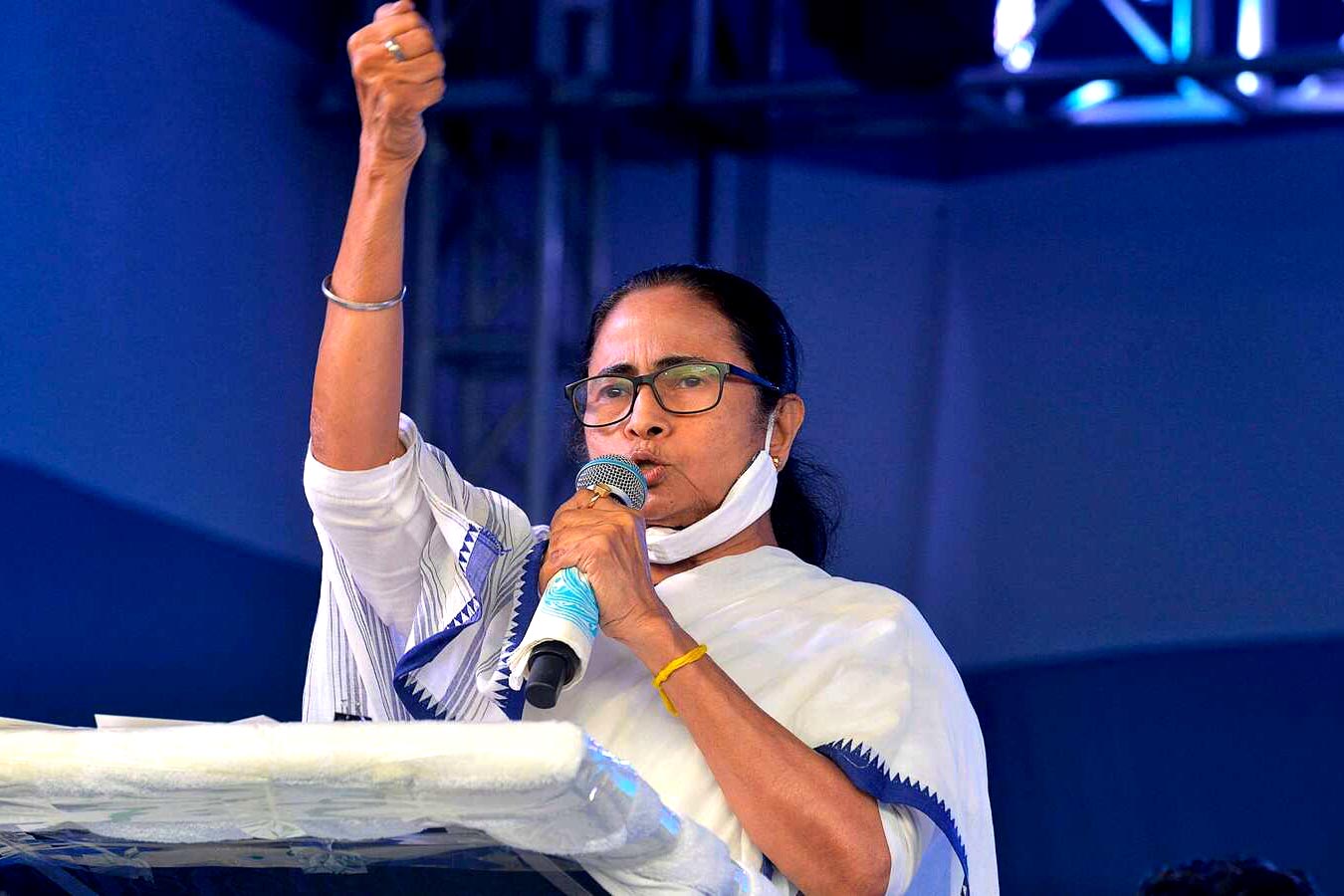 কেন মোদির ভিসা বাতিল হবে না: মমতা