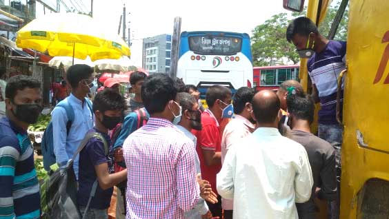 ঢাকাগামী বাসে বেড়েছে যাত্রীর চাপ, মিলছে না টিকিট