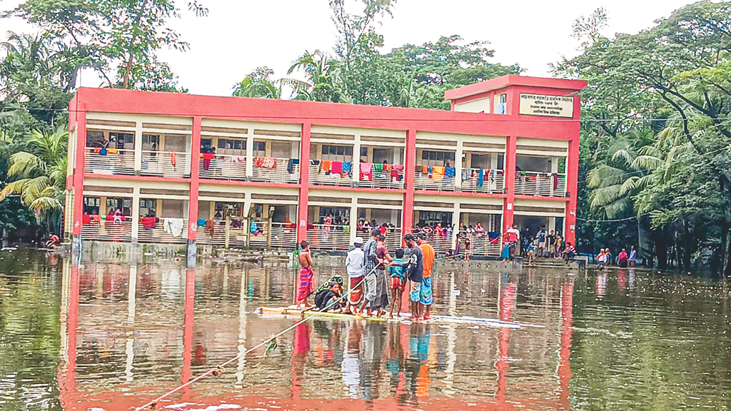 পানি কমছে, বেরিয়ে আসছে ক্ষত