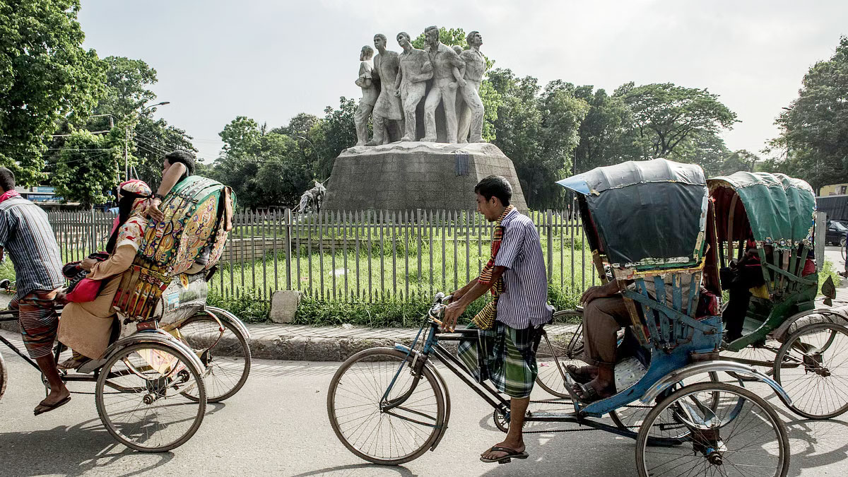 ঢাবি ক্যাম্পাসে নির্ধারিত ভাড়ায় চলবে রিকশা, চালকদের থাকবে পোশাক