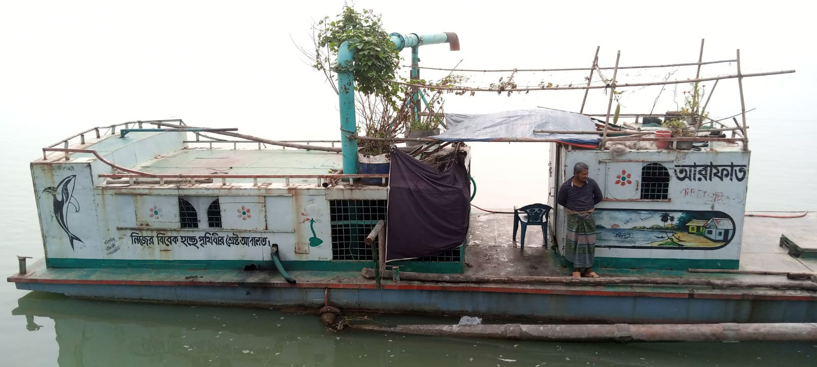 হরিরামপুরে রাতের আঁধারে অবৈধ ড্রেজারে চলছে বালু উত্তোলন