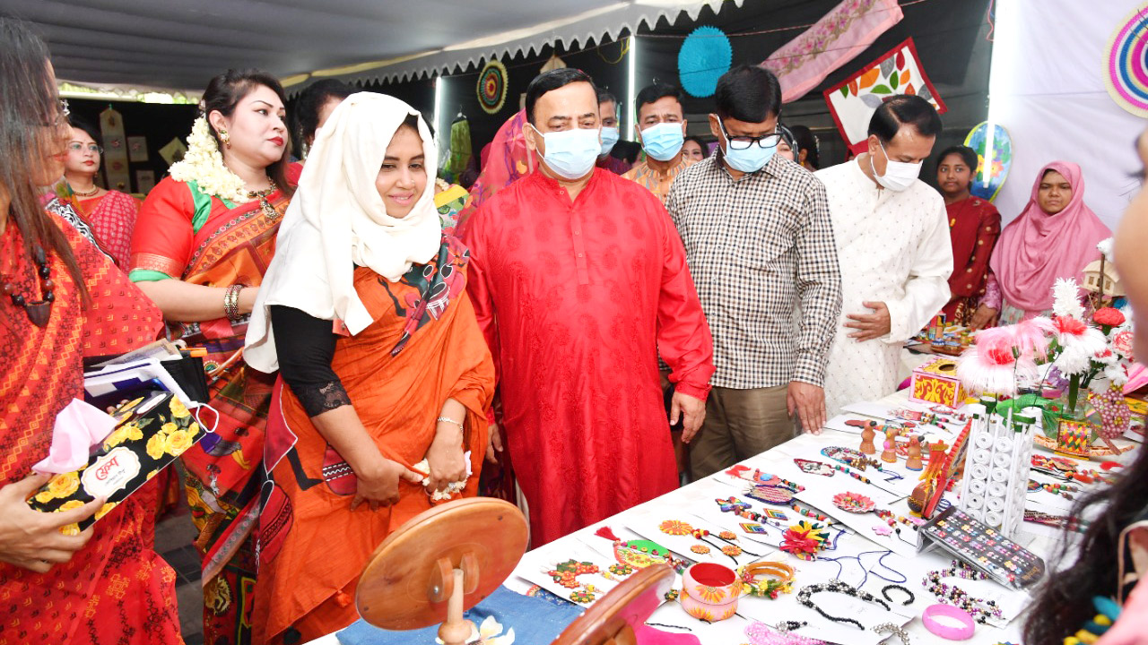 ইস্পাত কঠিন দেশপ্রেম নিয়ে এগিয়ে যেতে হবে: আইজিপি