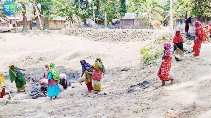 প্রযুক্তিগত জটিলতায় তিন সপ্তাহের মজুরি পাননা ৯৮১ শ্রমিক