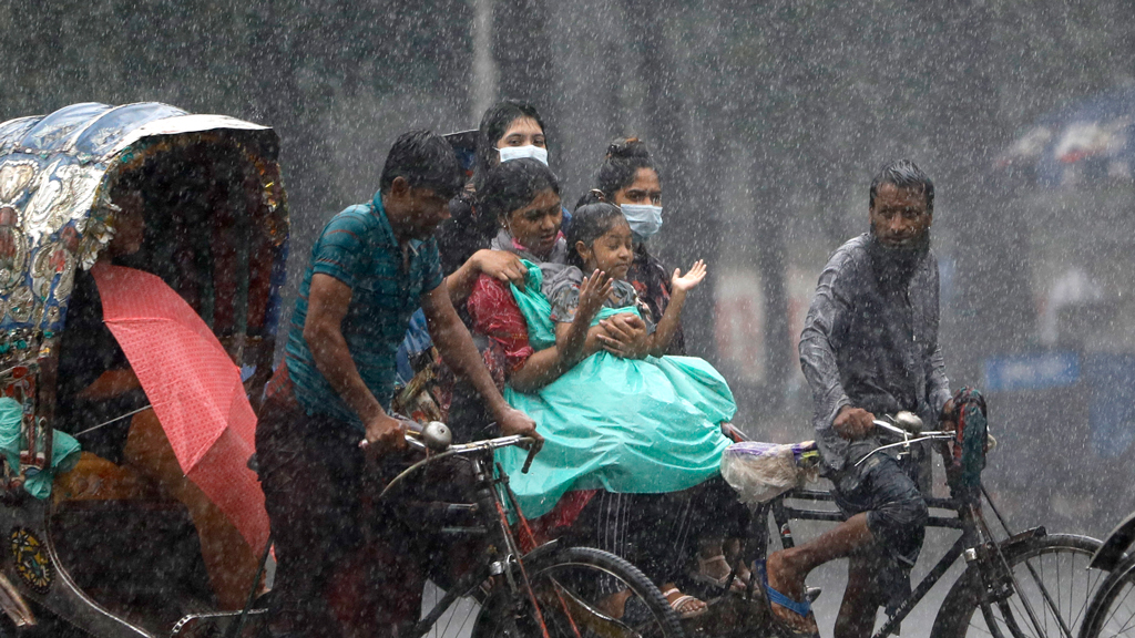 ৮ বিভাগেই বৃষ্টির পূর্বাভাস, কমবে দিন ও রাতের তাপমাত্রা