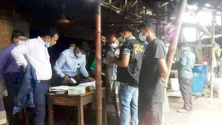 সাতক্ষীরার ভাগ্যকুল মিষ্টান্ন ভান্ডারে ৪ লাখ টাকা জরিমানা 