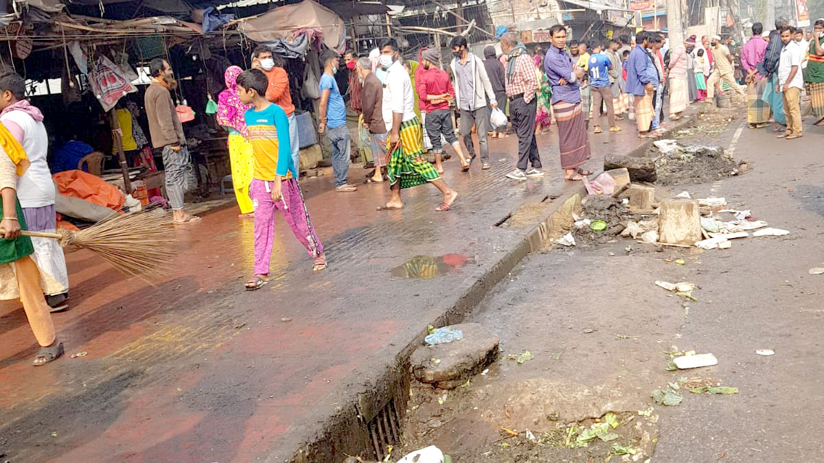 ফুটপাত সুন্দর রাখতে নীতিমালা প্রয়োজন: মেয়র আতিক