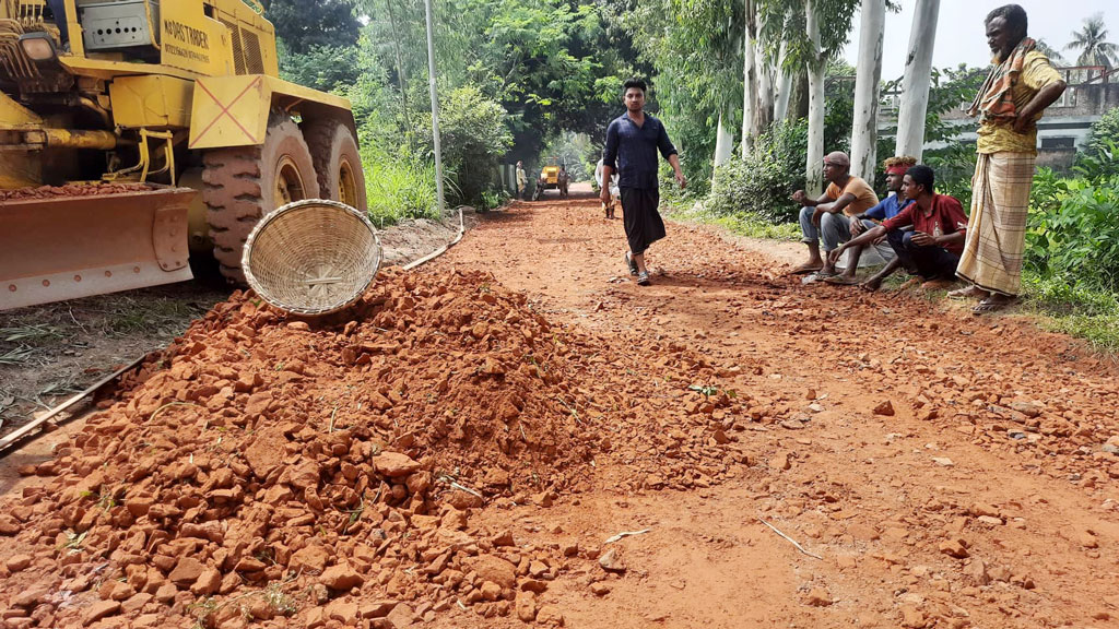 রাস্তার কাজের মানে ক্ষোভ