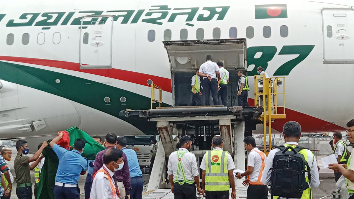 দেশে পৌঁছেছে গাফ্ফার চৌধুরীর মরদেহ